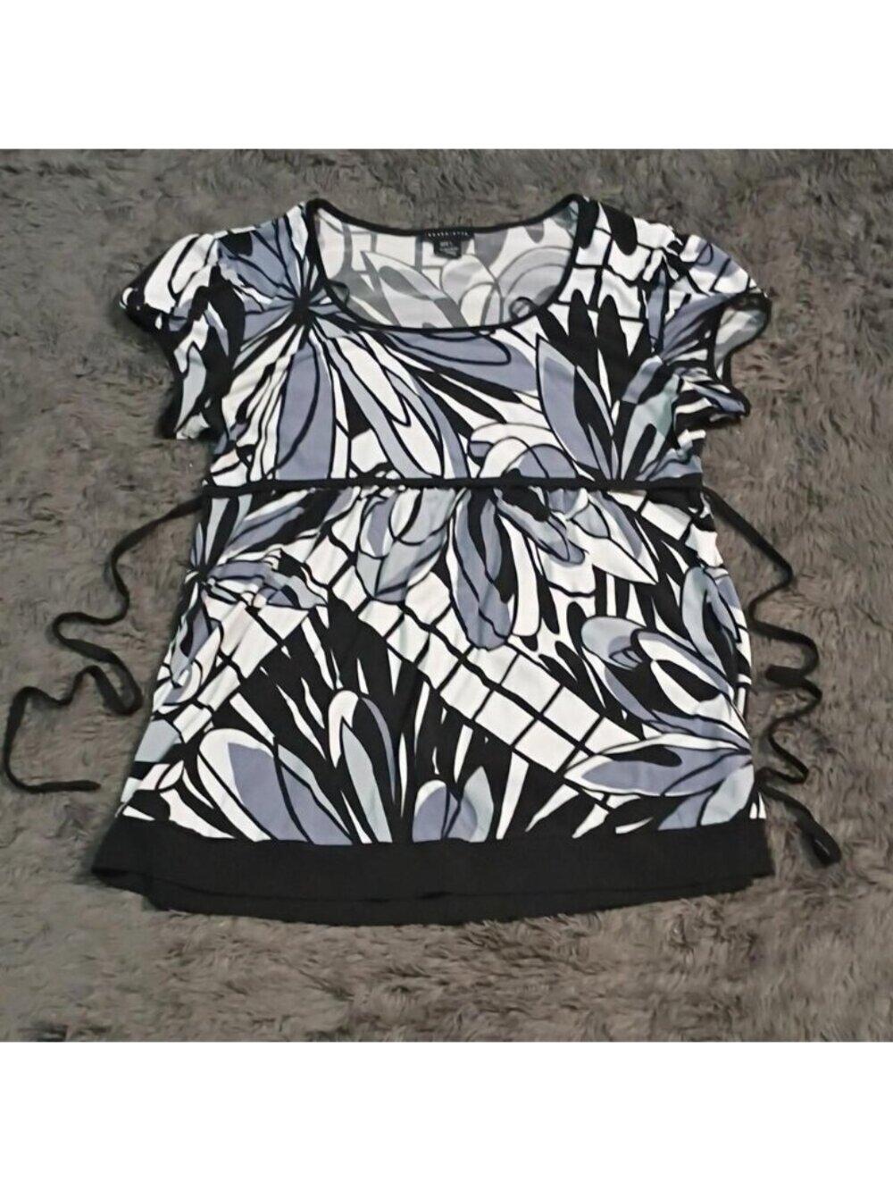 Source-unknown Women's Black and Grey T-shirt